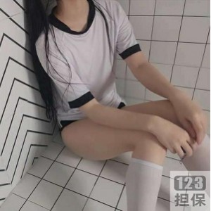 00后妹子洛莉，高颜值诱惑，美少女读书舞蹈直播博主，紧身粉红健身服装，甜美资源一览无余！